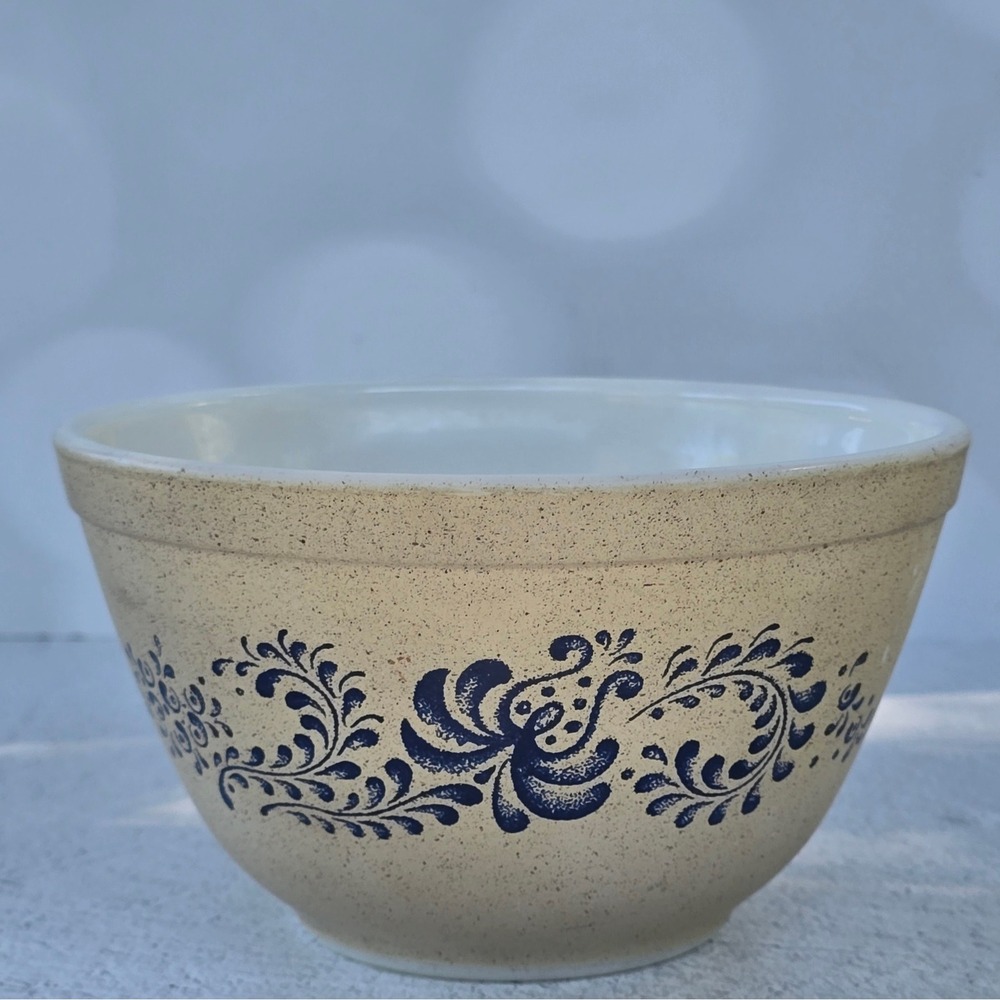 Pyrex Homestead 401 Mixing Bowl 1.5 Pint Blue Floral Tan Speckled Vintage